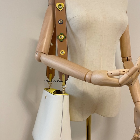 🔥NeW! $528 Tory Burch Novelty Bucket Bag - Picture 15 of 16